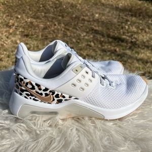 Women's Nike Air Max Bella TR 4 Premium Size 7.5